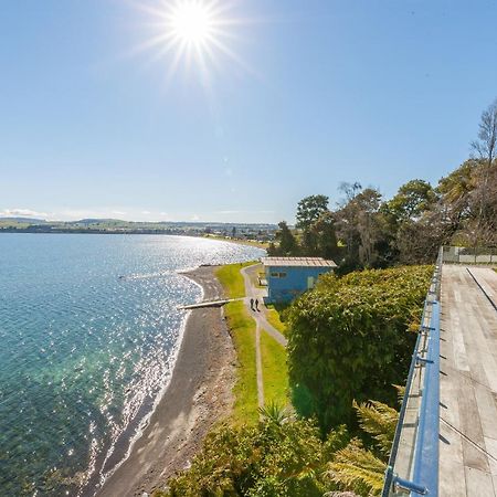 Spectacular Lakefront Home Taupo Kültér fotó