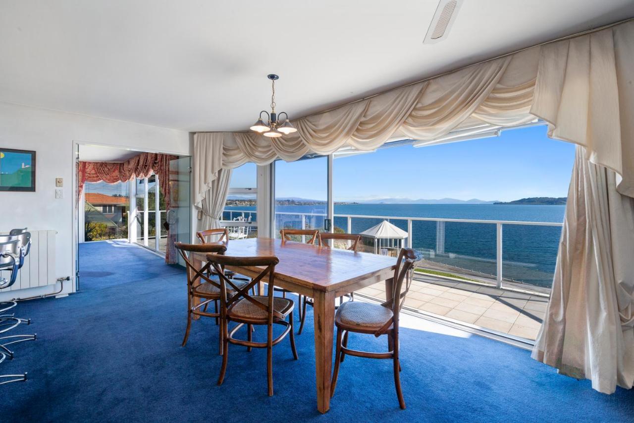 Spectacular Lakefront Home Taupo Kültér fotó