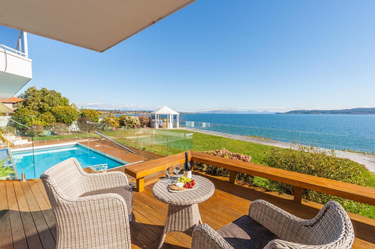 Spectacular Lakefront Home Taupo Kültér fotó
