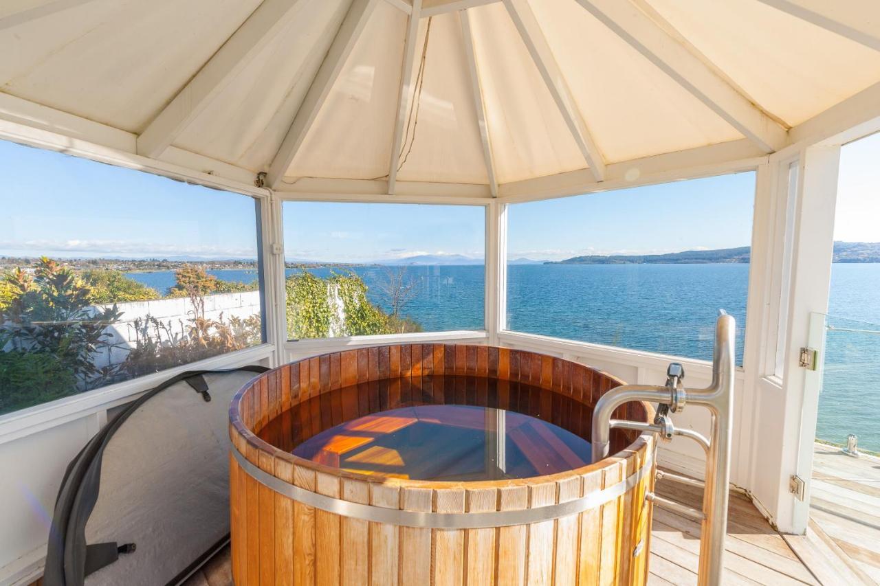 Spectacular Lakefront Home Taupo Kültér fotó