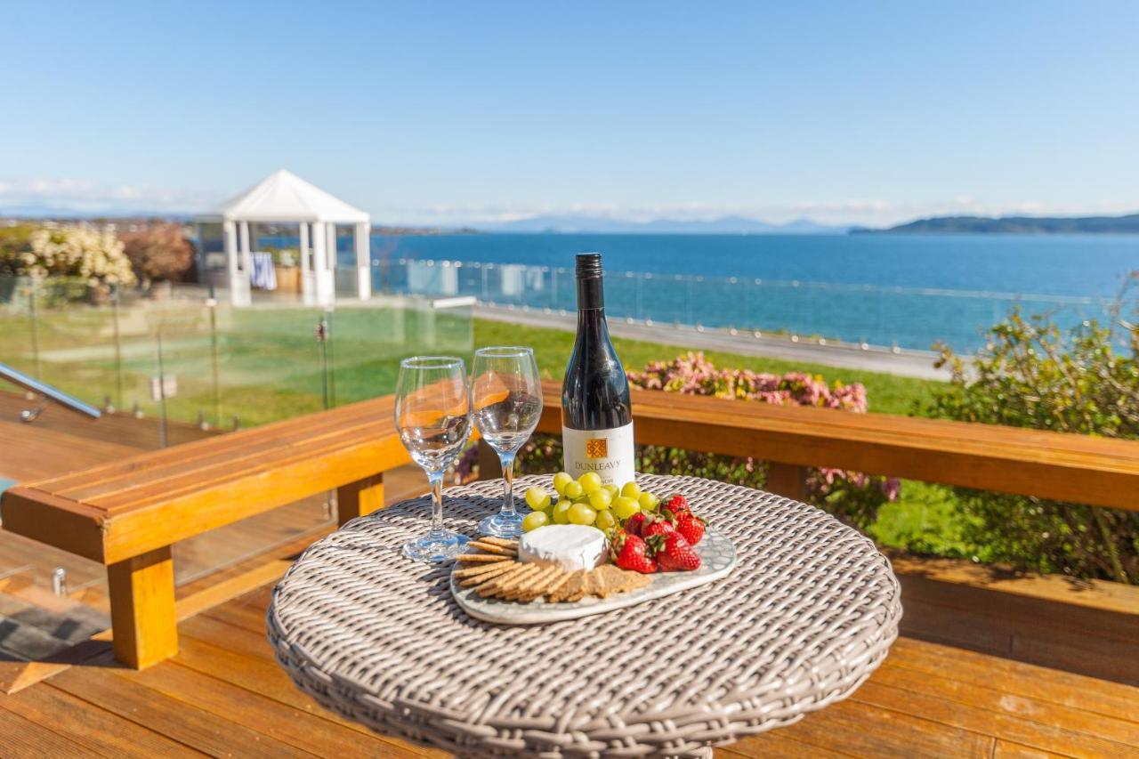 Spectacular Lakefront Home Taupo Kültér fotó